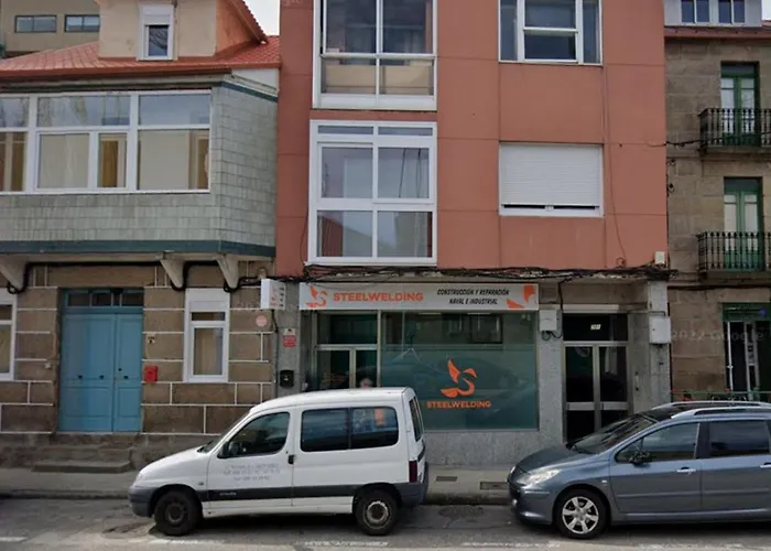 Appartement Amplio Con Terraza En Bouzas, Cerca De La Playa.